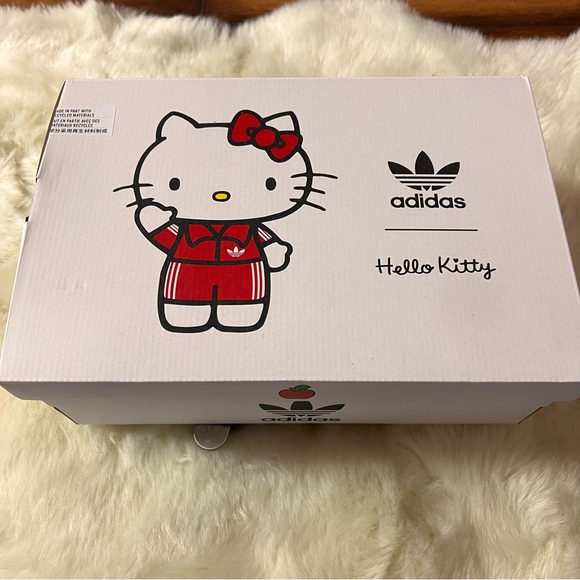Adidas x Hello Kitty Sneakers Women’s Size 8 NWB - Picture 12 of 13
